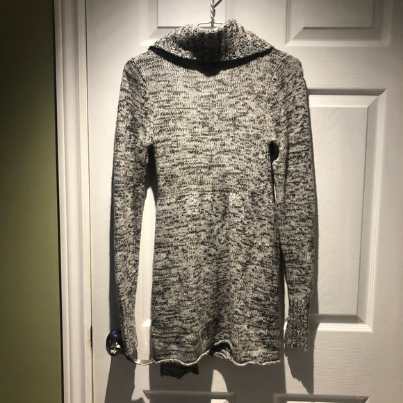 Aritzia Talula Mulberry Cardigan Wrap - Picture 4 of 7